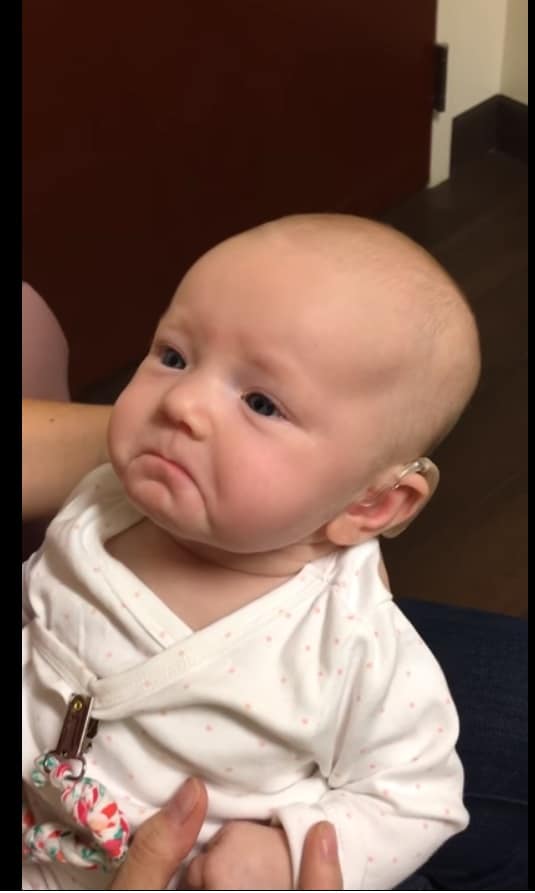 Reação de bebê emociona