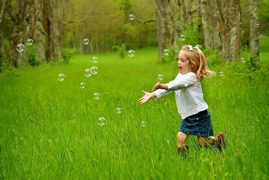 Brincam com a natureza