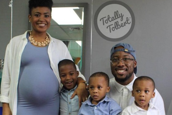 Pai desmaia ao saber de trigêmeos Pai desmaia ao saber de trigêmeos