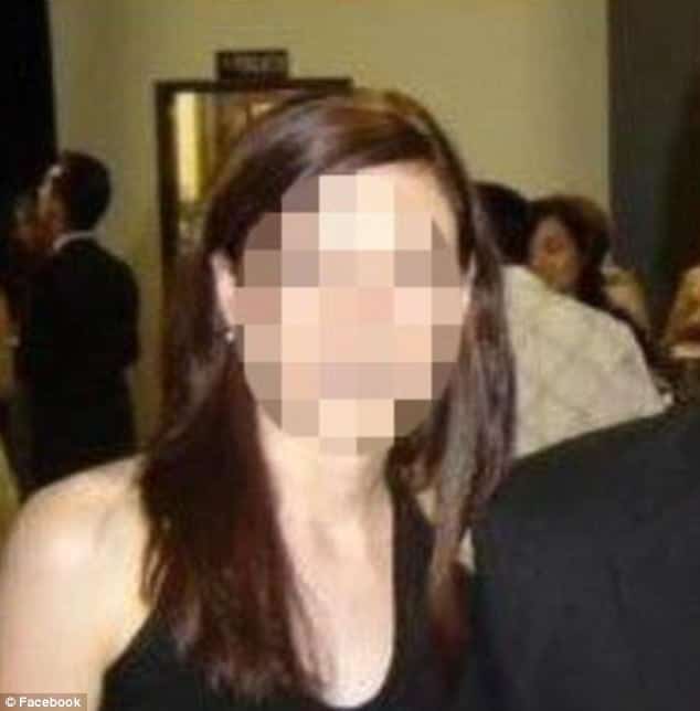 Mãe não deixa dar banho em filhas Mãe não deixa dar banho em filhas