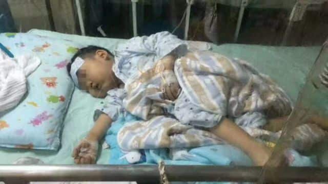 Menino não aguenta mais sentir dor