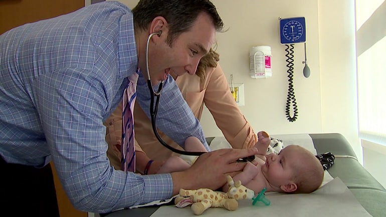 Bebê tem tumor no coração e precisa de transplante 