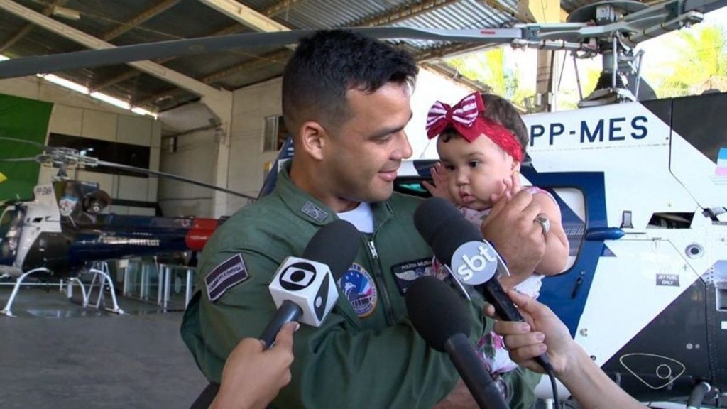 Soldado salva bebê que sofria parada respiratória