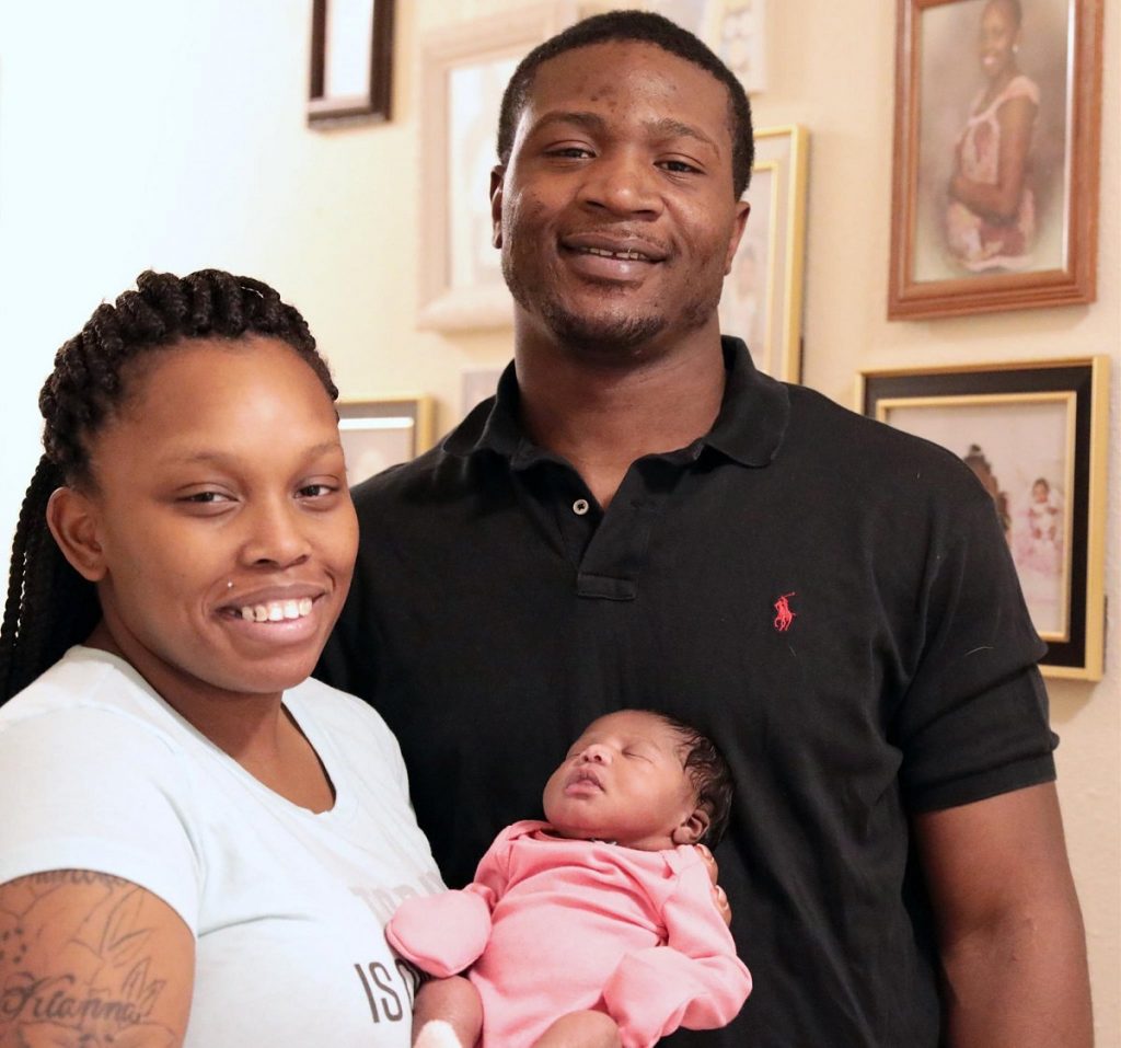 Marido faz parto da mulher