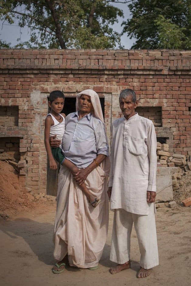 Dá à luz a gêmeos aos 70 anos