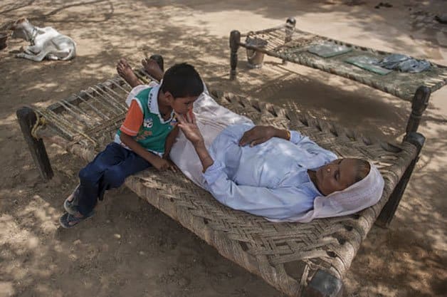 Dá à luz a gêmeos aos 70 anos