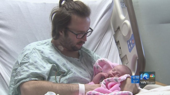 Volta do coma para conhecer a primeira filha