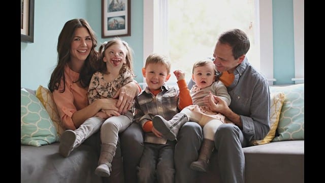 Imagem de menina é usada em postagem pró-aborto