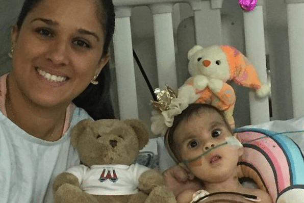 Menina vive com dois corações enquanto luta por transplante