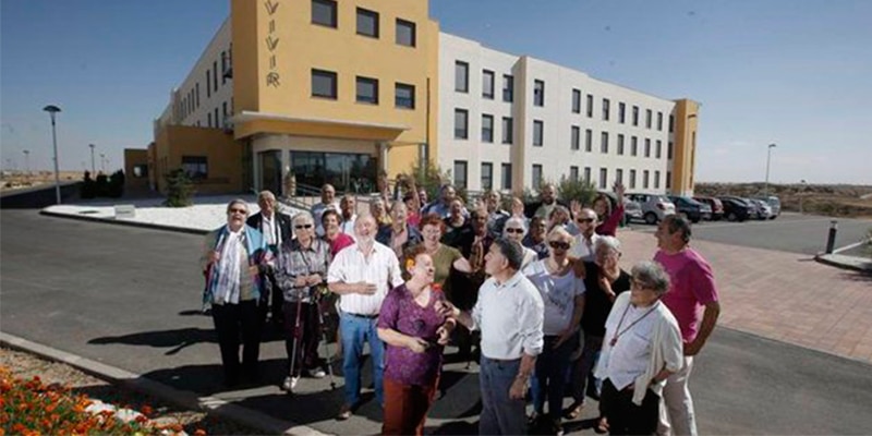 Sem filhos e sem asilo, idosos criam ideia para reunir amigos em ‘república’