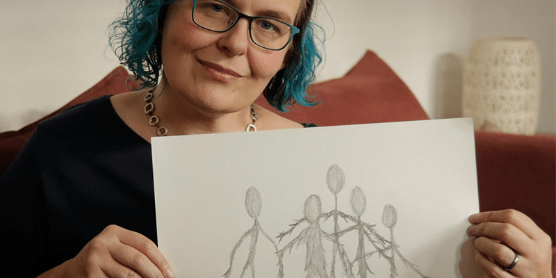 Por causa de disfunção, mulher ouve 5 vozes em sua cabeça que conversam entre si