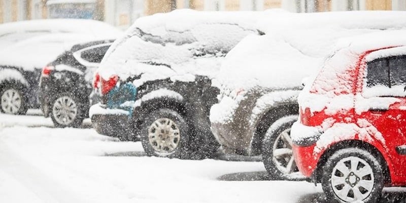 Em dia congelante, mãe deixa os dois filhos em carro por mais de uma hora para fazer entrevista
