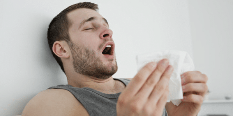 Segurar um espirro pode te levar para o hospital. E o perigo é mais grave do que você imagina