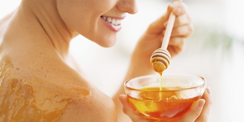 Use mel para tratar da pele, do rosto e do cabelo