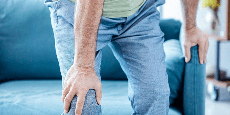 Dores no joelho podem causar um problema ainda mais grave que afeta o corpo inteiro