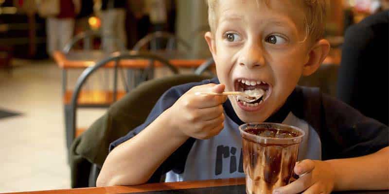 Cientistas explicam de uma vez por todas a causa do cérebro ‘congelar’ ao tomarmos sorvete