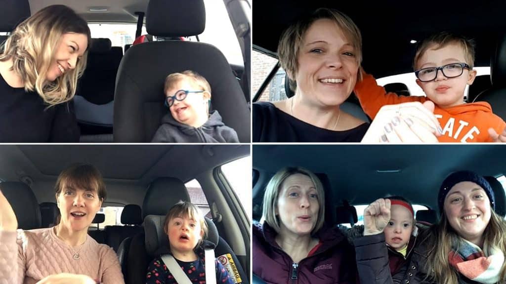 Mães cantam ao lado dos filhos com Síndrome de Down