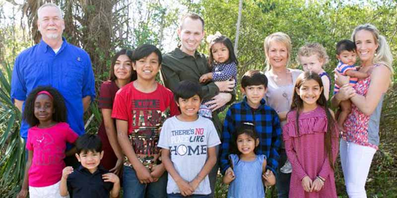 Nove irmãos são adotados por família