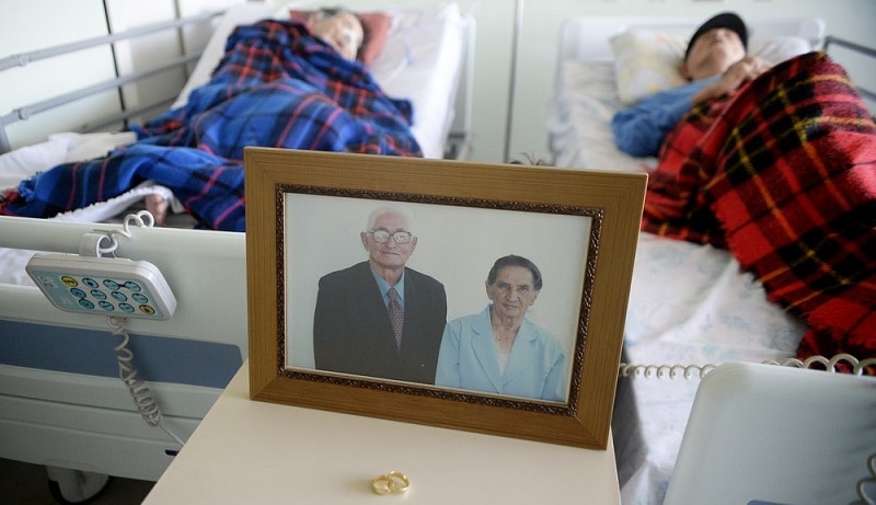 Idosos emocionam ao ganhar direito de permanecerem juntos em hospital após 82 anos de casados