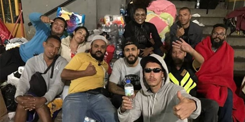 Ex-BBBs passam a madrugada ao lado de desabrigados do prédio que desabou em SP