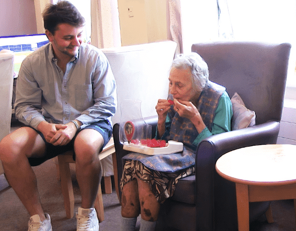 Neto lança bala Jelly Drops para ajudar sua avó com demência. Incrível!!