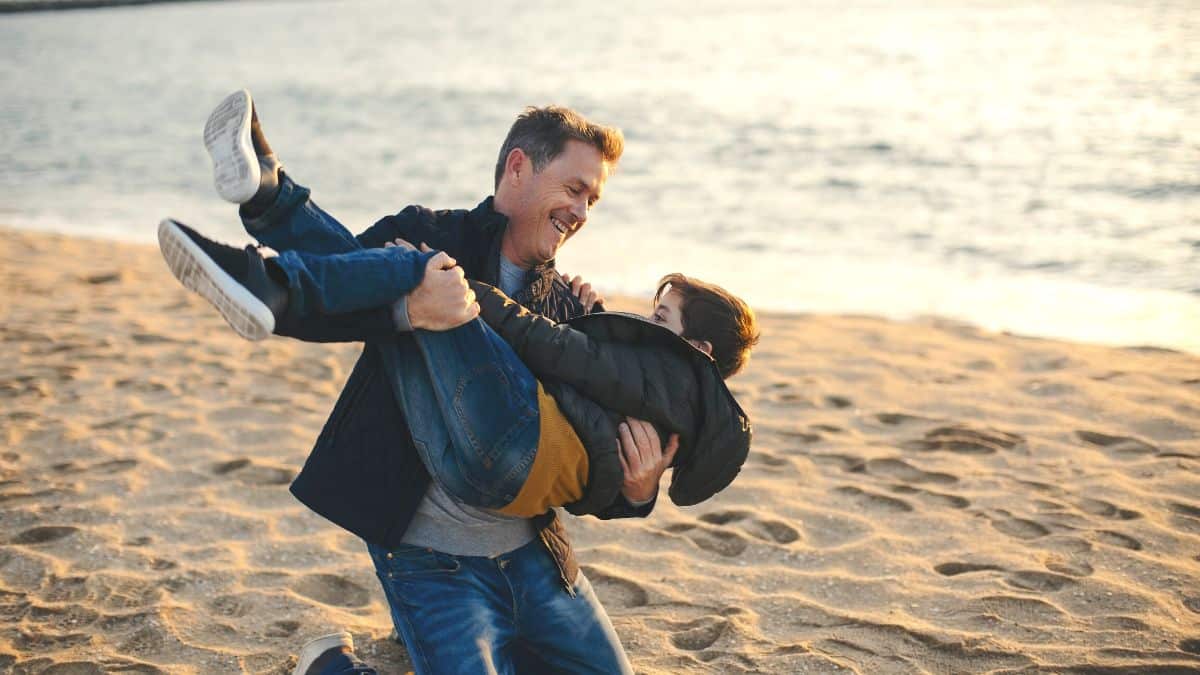 Pais, larguem os celulares e peguem seus filhos no colo!