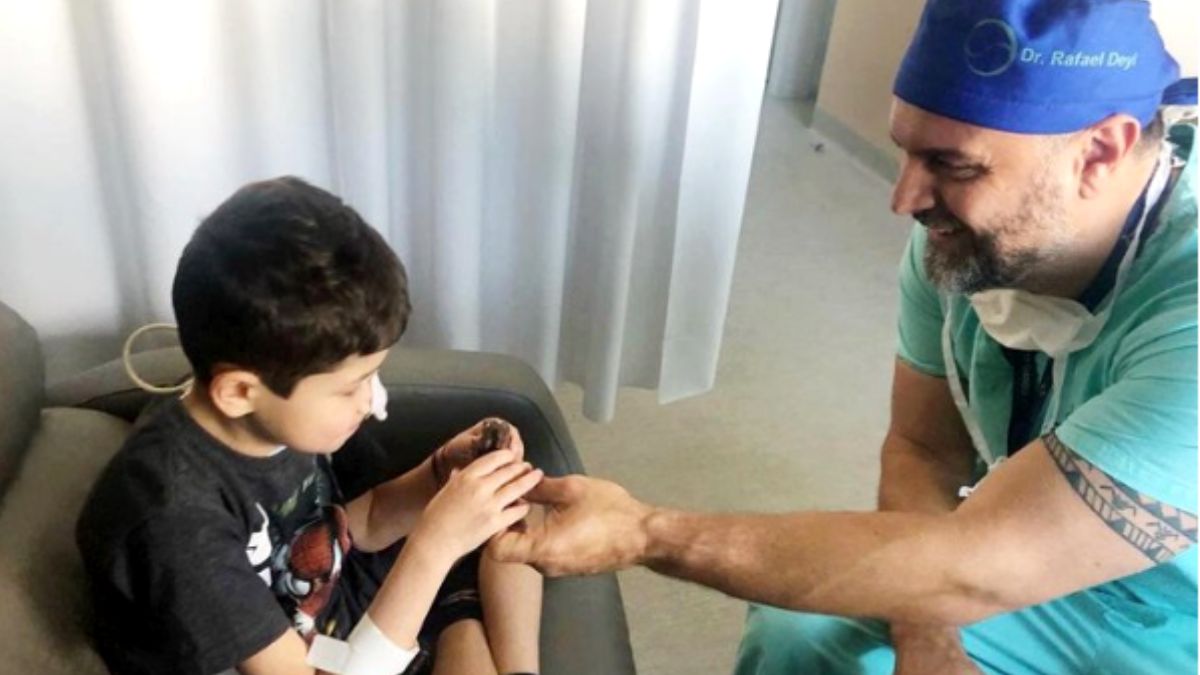 Aos 9 anos, garoto realiza sonho de comer doce pela primeira vez.