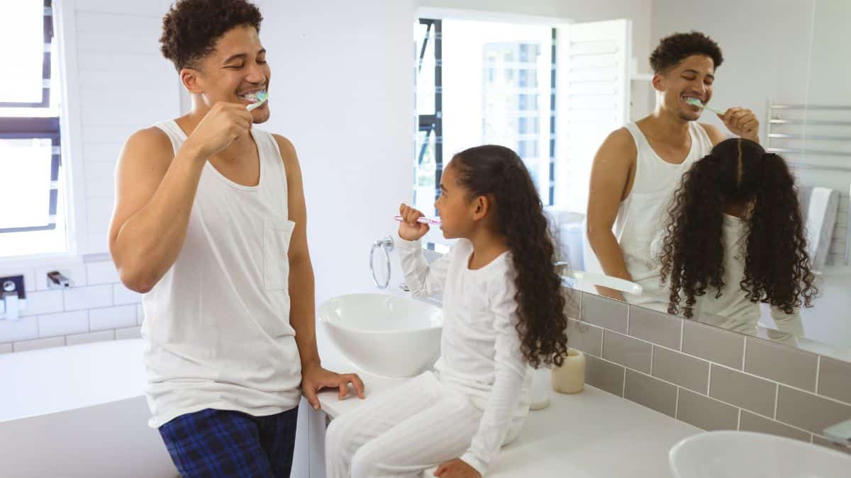 E ai, você escova os dentes antes ou depois do café da manhã?