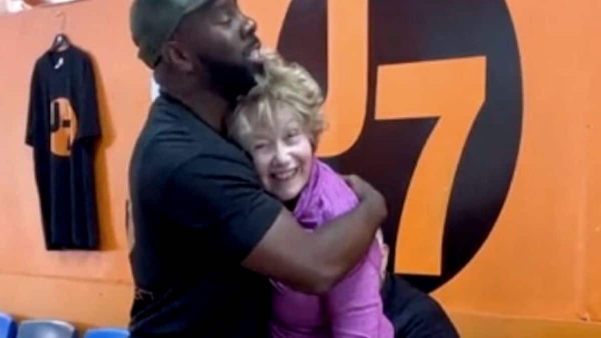 Ex atleta abre academia gratuita para deficientes e dementes