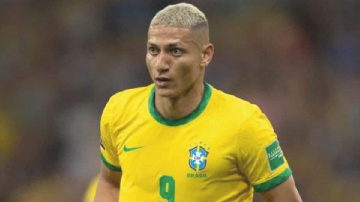 Richarlison doa 10% do salário para instituição que ajuda Pessoas com câncer.