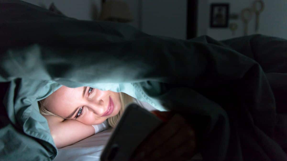 Família: deixando o hábito do smartphone antes de dormir.