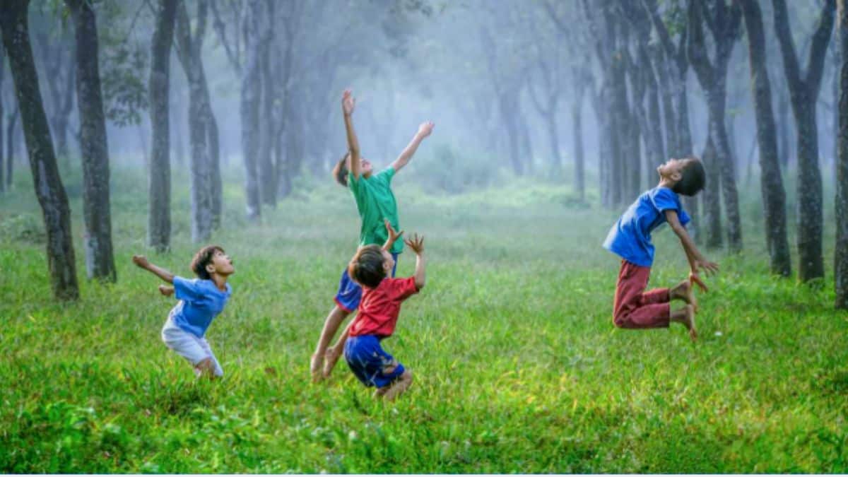 Pais, levem seus filhos para brincar e eles serão mais imunes às doenças respiratórias.