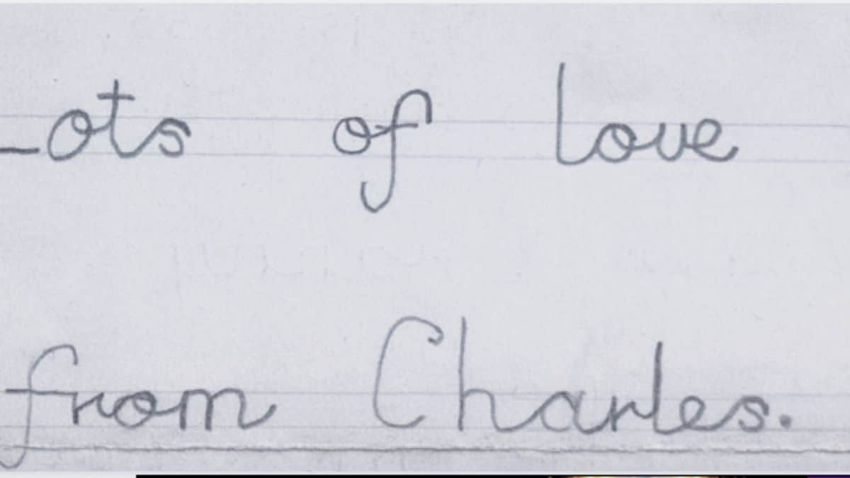 Casal encontra carta de infância escrita pelo rei Charles para sua avó.
