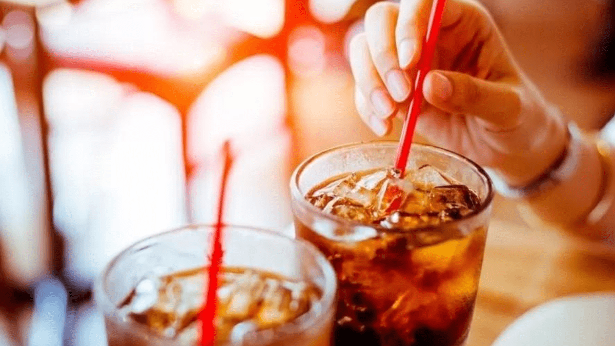 Proibida no Brasil: o que é a substância que os EUA querem tirar dos refrigerantes.