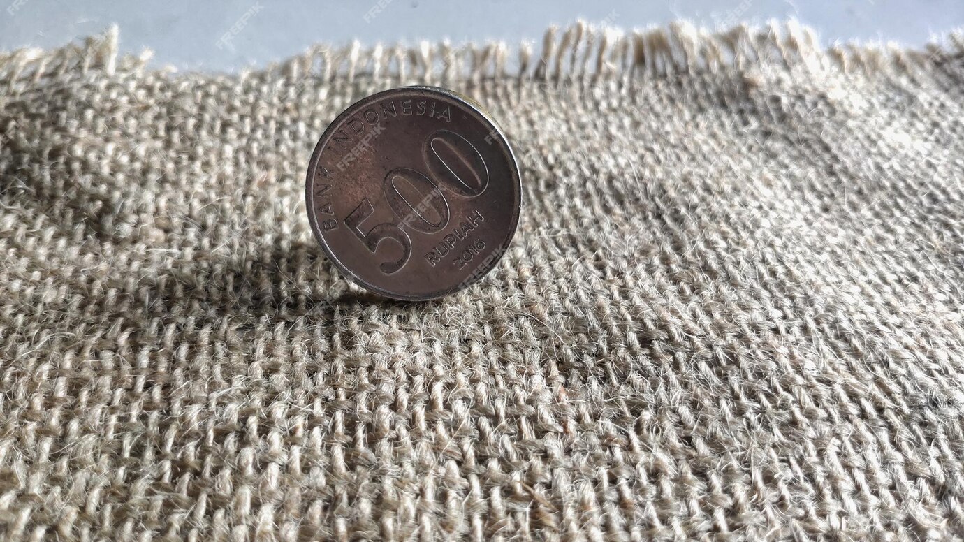 Coloque três moedas debaixo do tapete da entrada para chamar dinheiro