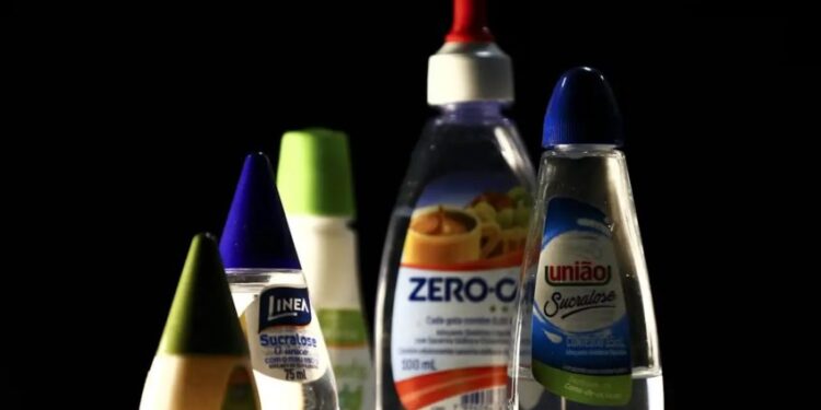 O que significa o consumo de adoçantes para a saúde cognitiva, segundo a ciência brasileira