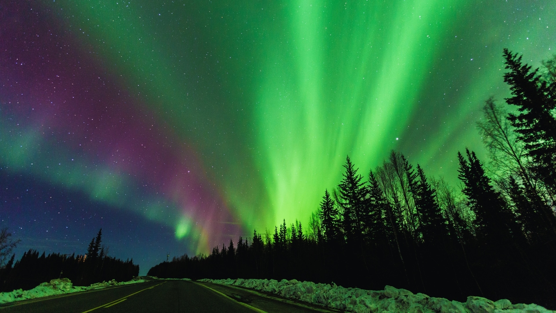 Auroras podem aparecer no céu nesta semana por causa de tempestade solar “canibal”