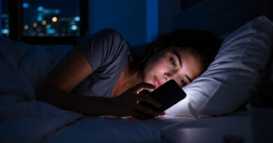 Dormir com o celular em cima deste móvel, pode fazer mal muito mais do que você imagina Celular